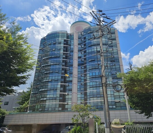 '아들 총기 살해범' 조 씨의 전처는 조 싸와 이혼한 뒤에도 사실혼 관계를 유지하며 15년간 동거한 것으로 알려졌다. 조 씨가 거주하는 전처 명의의 서울 도봉구 쌍문동 자택 전경. 사진=손우현 기자