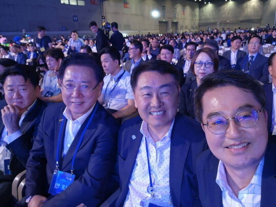 민주당 당대표를 선출하는 임시전국당원대회에 참석한 김동연 지사. 사진=김동연 SNS