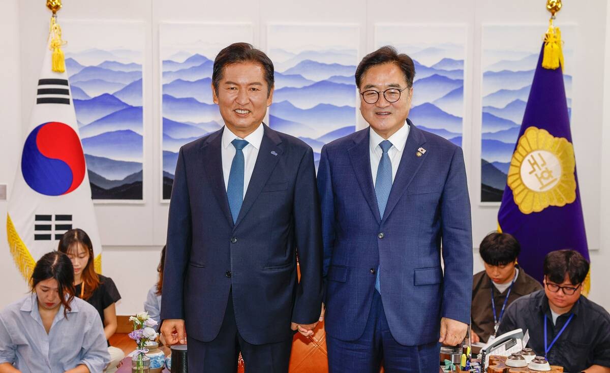 우원식 국회의장(오른쪽)과 정청래 더불어민주당 대표. 사진=박은숙 기자