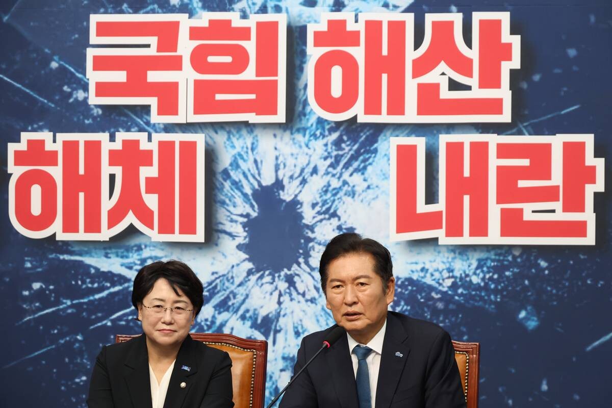 정청래 더불어민주당 대표(오른쪽)와 김선민 조국혁신당 대표 직무대행. 사진=박은숙 기자