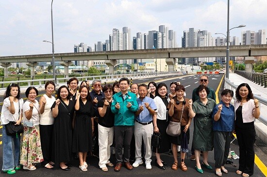 이상일 용인특례시장이 8일 유림동~고림지구 연결도로의 11일 임시 개통을 앞두고 현장을 찾았다. 사진=용인특례시 제공