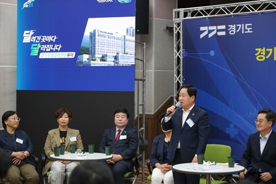 주광덕 남양주시장이 호평평내행복센터에서 열린 주민간담회에서 경기 동북부 공공의료원 조기 착공 추진 계획을 설명하고 있다. 사진=남양주시 제공