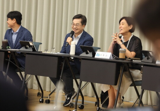 경기도 기후위기대응위원회 전체회의에서 김동연 경기도지사가 인사말을 하고 있다. 사진=경기도