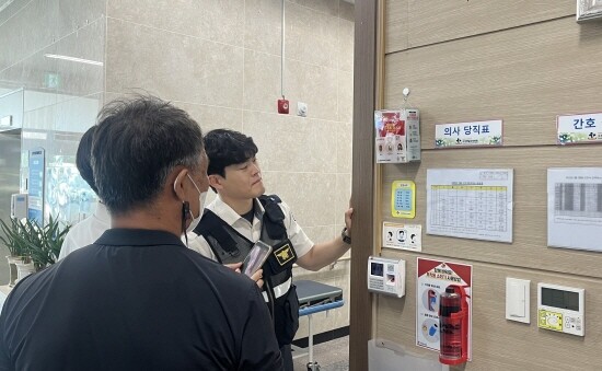 고성 제일요양병원 안전점검 장면. 사진=경남도 제공