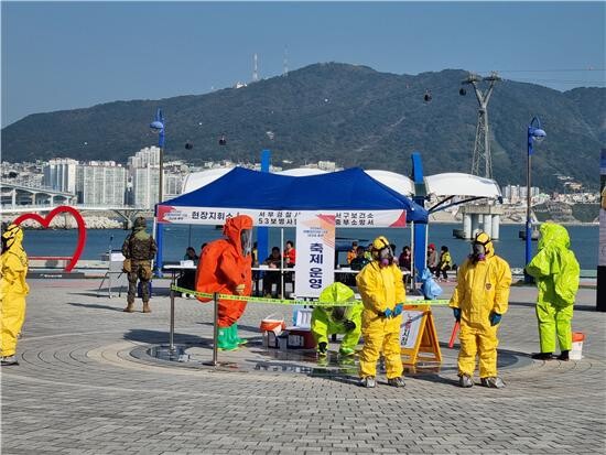 지난해 실시된 '생물테러 대응 모의훈련' 장면. 사진=부산시 제공