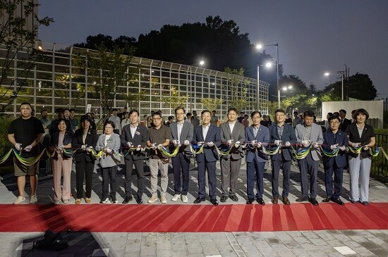 의왕시가 8일 고천지구 수변공원 보행통로 개통식을 갖고 있다. 사진=의왕시 제공