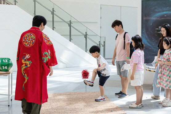 지난해 추석 민속놀이 체험행사 모습. 사진=국립부산과학관 제공