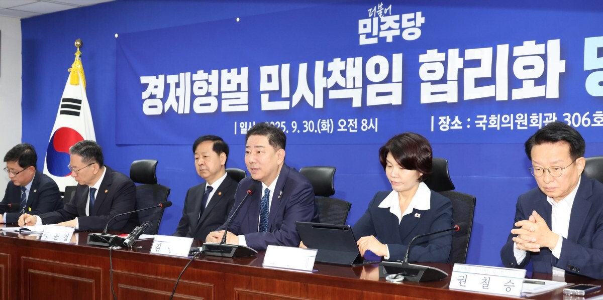 김병기 더불어민주당 원내대표가 30일 서울 여의도 국회 의원회관에서 열린 경제형벌 민사책임 합리화TF 당정협의에서 발언하고 있다. 사진=박은숙 기자