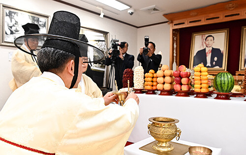 '박정희 대통령 서거 46주기 추모제 및 추도식'이 26일 오전 박정희 대통령 생가에서 열리고 있다. 사진=구미시 제공