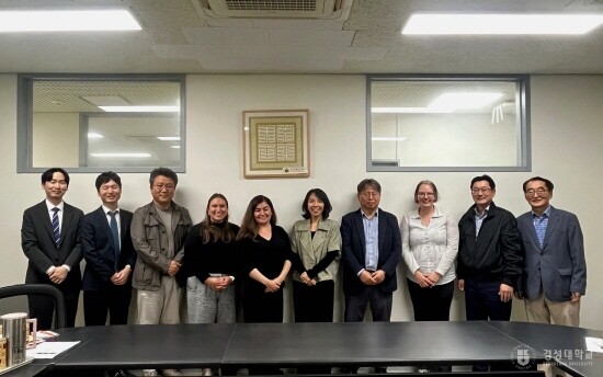 국제교류 및 인재양성 협력 논의 기념촬영 모습. 사진=경성대 제공