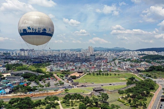 수원화성 창룡문에서 바라본 수원시 전경. 사진=수원시 제공