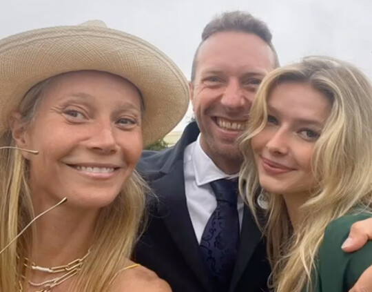 왼쪽부터 귀네스 팰트로, 크리스 마틴, 애플 마틴. 사진=귀네스 팰트로 인스타그램