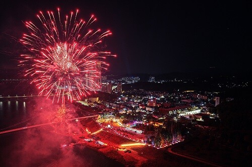 '2025 여주오곡나루축제' 불꽃놀이. 사진= 여주세종문화관광재단 제공.