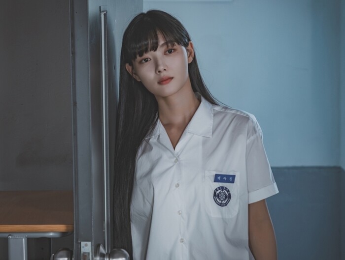 티빙 오리지널 시리즈 ‘친애하는 X’에서 김유정이 소시오패스 주인공 ‘백아진’을 연기해 화제를 모으고 있다. 사진=티빙 제공