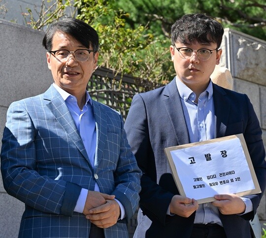 김건희 씨에게 명품 가방 등을 제공한 최재영 목사에 대한 검찰 수사심의위원회가 2024년 9월 24일 오후 서울 서초구 대검찰청에서 예정된 가운데 최재영 목사가 대검찰청 앞에서 기자회견을 갖고 있다. 사진=임준선 기자