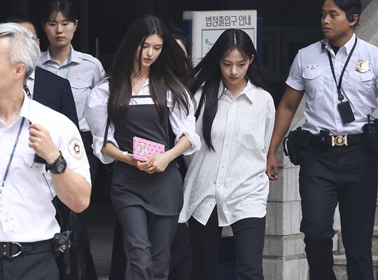 뉴진스의 언니 라인인 민지(오른쪽)와 다니엘(왼쪽), 하니는11월 12일 기준으로 아직 소속사 복귀 의사를 밝히지 않은 상태다. 사진=박정훈 기자