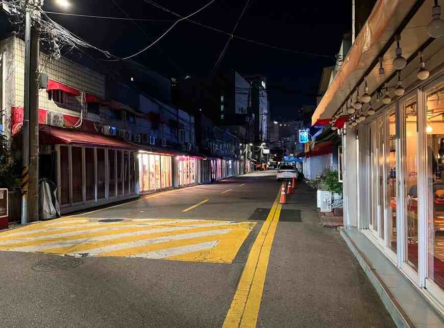 11월 13일 오후 11시께 서울 영등포구 성매매 집결지 골목 모습. 사진=한승구 기자