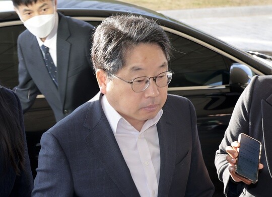 노만석 전 검찰총장 직무대행이 11월 12일 오전 서울 서초구 대검찰청 청사로 출근하고 있다. 사진=박정훈 기자