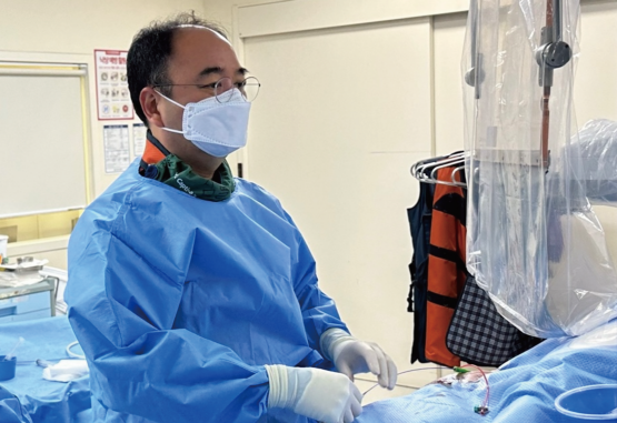 온병원 심혈관센터 김현수 과장의 진료 장면. 사진=온병원 제공