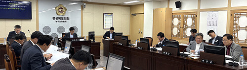 경북도의회 농수산위원회(위원장 신효광)가 농축산유통국, 해양수산국, 농업기술원, 농식품유통교육진흥원, 독도재단을 대상해 2025년 행정사무감사를 갖고 있다. 사진=경북도의회 제공