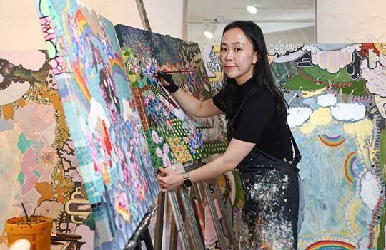 노이서 작가는 조선 민화 중 주술적 믿음이 가장 잘 드러난 십장생 민화의 구성을 따른다. 불변의 가치를 그림 속에 담아내겠다는 의도다. 작가가 말하는 불변의 가치는 희망이다. 사진=박정훈 기자