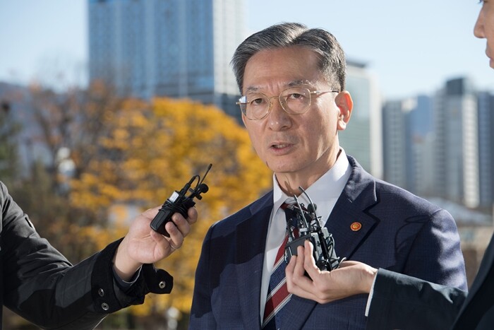 정성호 법무부 장관은 “법무부와 검찰 내부 조직의 안정이 가장 중요하다”면서도 “어떤 방법이 있는지 많이 고심하고 있다”며 징계 가능성을 열어뒀다. 사진=이종현 기자