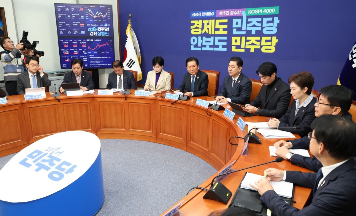 지난 17일 국회에서 열린 더불어민주당 최고위원회의. 사진=박은숙 기자