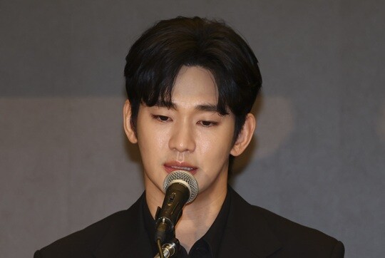 배우 고(故) 김새론과의 '미성년 교제 의혹'이 불거졌던 배우 김수현을 홍보 모델로 기용한 브랜드사들의 손해배상 소송이 이어지고 있다. 사진=박정훈 기자