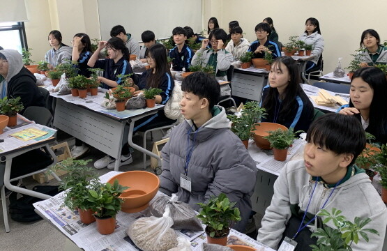 경상국립대학교는 11월 19일 ‘2025년도 청소년 자연생태체험’을 개최했다. 사진=경상국립대 제공