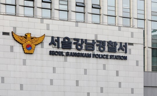 11월 24일 서울 강남경찰서는 20대 여성을 흉기로 찌른 뒤 도주한 남성 A 씨(55)를 살인미수 혐의로 전날 구속했다고 밝혔다. 사진=임준선 기자