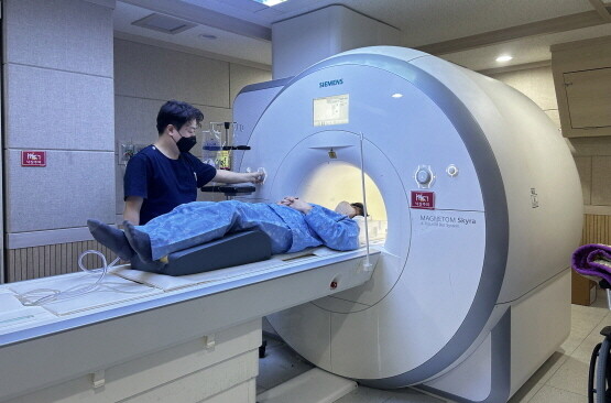 온병원 MRI 검사 장면. 사진=온병원 제공