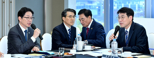 대구시는 25일 지방시대위원회가 주관한 '5극3특 국가균형성장' 권역별 순회 간담회의 첫 번째 권역으로 경북도와 함께 참석해 정부 추진 현황과 대구·경북의 공동 대응 방향을 논의했다. 사진=대구시 제공