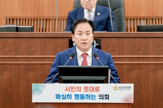 이권재 오산시장이 25일 제298회 제2차 정례회 제1차 본회의에서 시정설명하고 있다. 사진=오산시 제공