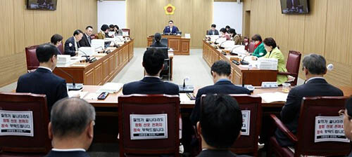 26일 예결위가 대구시와 시교육청 추경 예산안 심사를 하고 있다. 사진=대구시의회 제공