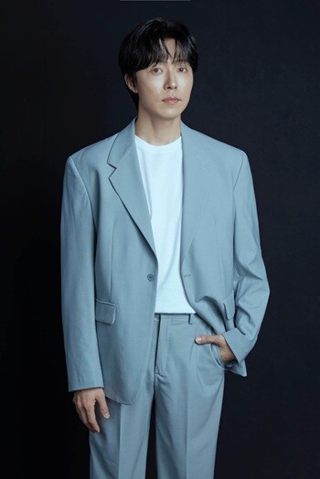 이무생이 진소백 캐릭터를 통해 처음 선보인 단발머리 등 스타일은 연출을 맡은 이정림 감독의 제안이었다. 사진=에일리언컴퍼니 제공