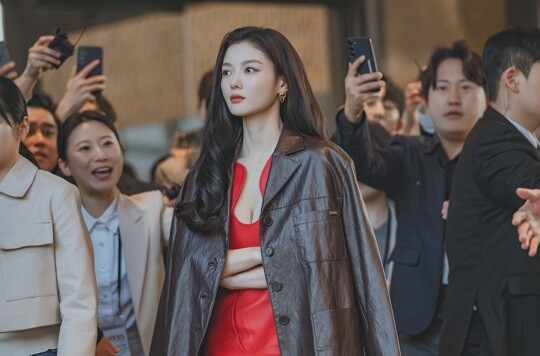 함께한 배우 김도훈, 김영대와 촬영 전부터 친해졌다는 김유정은 지난 9월 김도훈과 갑작스러운 열애설이 불거지기도 했다. 사진=티빙 '친애하는 X' 스틸컷