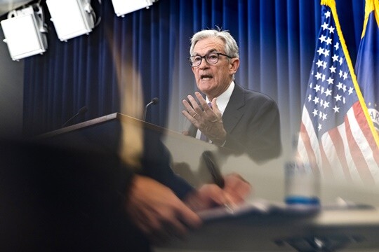 불확실성이 있긴 하지만 미국 연방준비제도(연준·Fed)의 금리 인하 기대감도 되살아나고 있다. 10월 29일(현지시각) 제롬 파월 연준 의장이 미국 워싱턴DC 연준에서 기자회견을 하고 있다. 사진=AP/연합뉴스