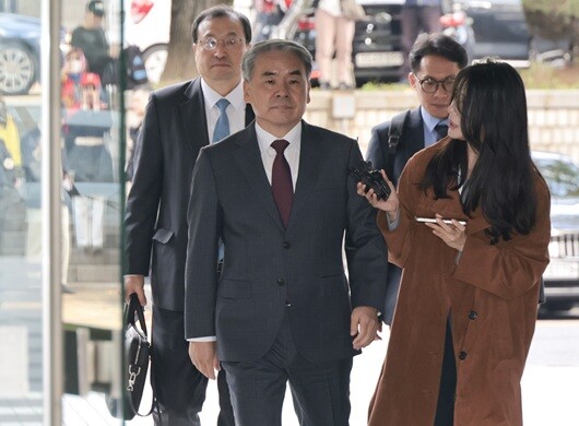 이종섭 전 국방부 장관이 지난 10월 23일 서울 서초구 서울중앙지방법원에서 열린 구속 전 피의자 심문(영장실질심사)에 출석하는 모습. 당시의 직권남용 혐의 구속영장은 기각됐다. 하지만 그는 고 채수근 상병 순직 관련 수사 외압에 가담한 혐의로 기소됐다. 사진=박정훈 기자