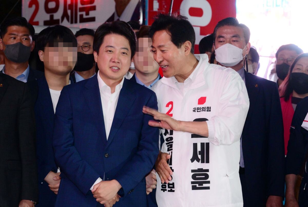 지난 2022년 5월 31일 국민의힘 서울시장유세에서 이준석 당시 국민의힘 대표가 오세훈 서울시장 후보와 대화를 하고 있다. 사진=국회사진취재단