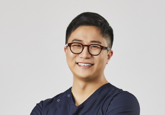 365바른치과 진해자은점 김정우 대표원장. 사진=365바른치과 진해자은점 제공