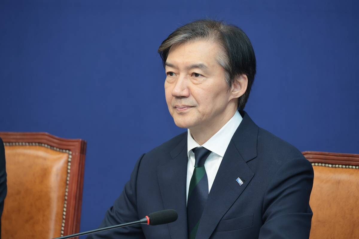 24일 오전 국회에서 열린 조국혁신당 최고위원회의에서 조국 대표가 서왕진 원내대표의 발언을 듣고 있다. 사진=이종현 기자