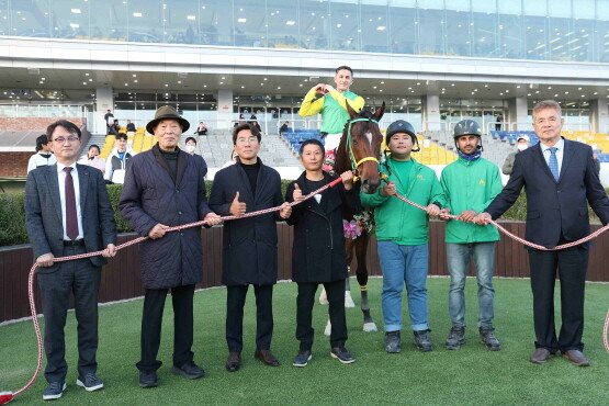 브리더스컵 루키 경주 시상식 모습. 사진=렛츠런파크 부산경남 제공
