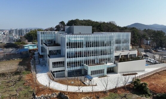 사천시립도서관 전경. 사진=사천시 제공