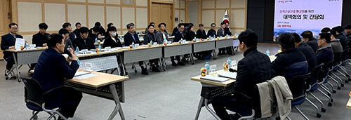 지난 28일 시청에서 도시건설국장 주재로 '지역건설산업 활성화를 위한 대책회의 및 간담회가 열리고 있다. 사진=구미시 제공