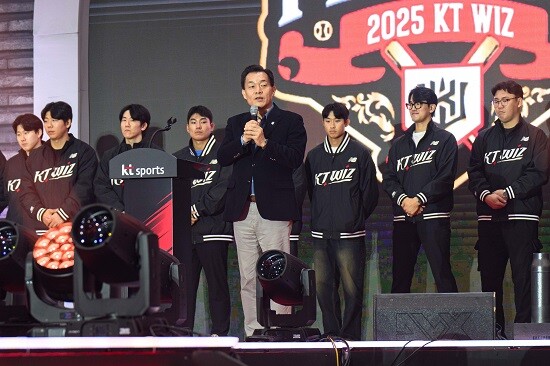 이재준 수원특례시장이 29일 '2025 kt 위즈 팬페스티벌'에서 인사말을 하고 있다. 사진=수원특례시 제공