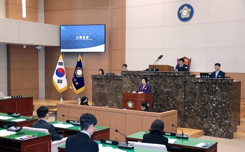김경희 이천시장이 이천시의회에서 시정연설을 하고 있다. 사진=이천시 제공