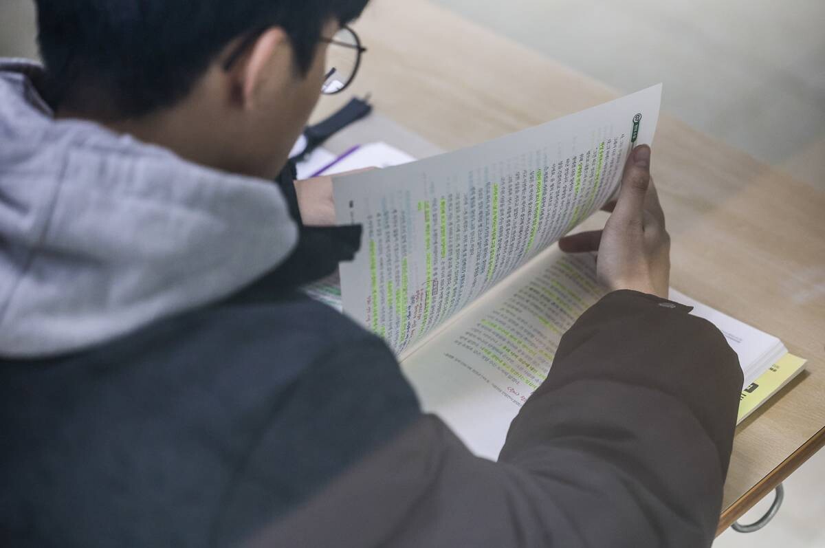 2026학년도 대학수학능력시험이 실시된 지난 11월 13일 서울 용산구 용산고등학교에서 수험생들이 시험을 준비하고 있다. 사진=사진공동취재단
