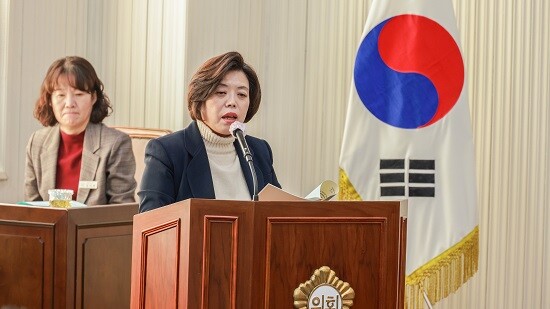 신계용 과천시장이 5일 제294회 과천시의회 제2차 정례회에서 시정연설하고 있다. 사진=과천시 제공