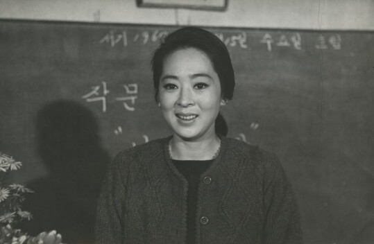 치열했던 영화인으로서의 삶만큼 불 같은 사랑을 했던 김지미는 네 번의 결혼과 이혼이라는 화려한 사생활로 '한국의 엘리자베스 테일러'라는 별칭을 얻기도 했다. 사진=한국영상자료원 제공