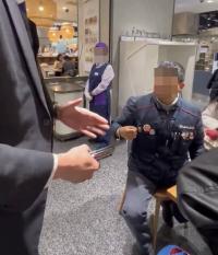 노조 조끼 착용 손님 제지했던 롯데백화점, 대표 명의 사과문 발표 